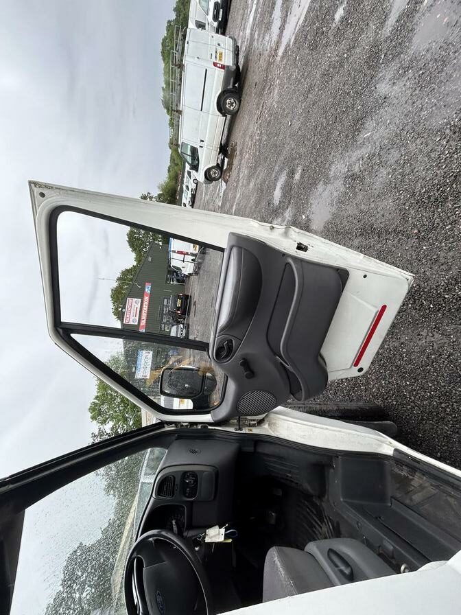 2002 Ford Transit – Model: Transit – YN02UYK