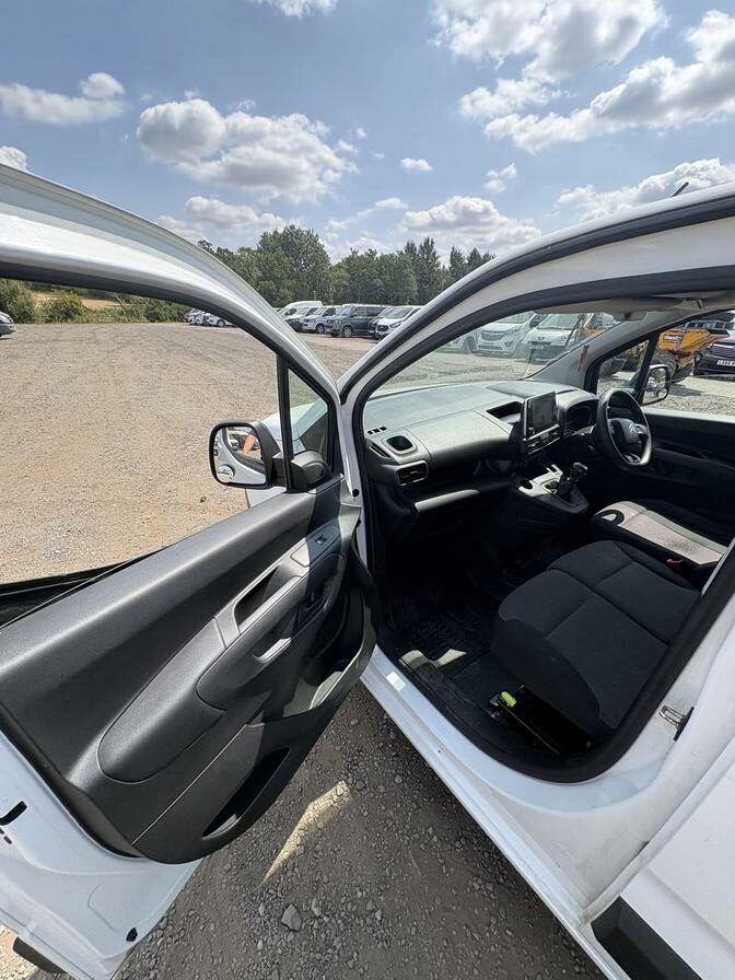 2021 Citroen Berlingo – Model: Berlingo 1000 Enterprise Professional Blue HDi – SM71KWK