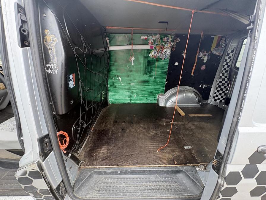 2006 Volkswagen Transporter – Model: Transporter T30 130 TDI SWB Automatic – WU06UJF