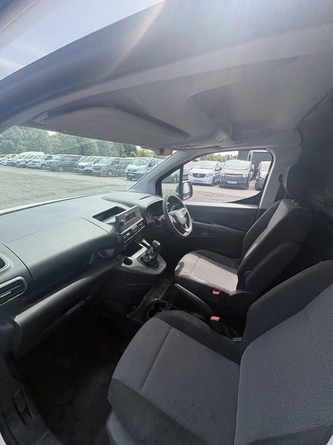 2019 Vauxhall Combo – Model: Combo 2300 Sportive S/S – DP69VYO