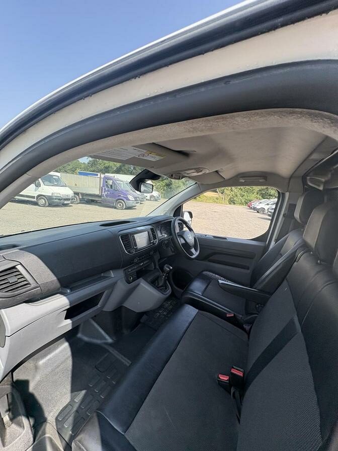 2020 Vauxhall Vivaro – Model: Vivaro 2900 Dynamic S/S – DS70WYF