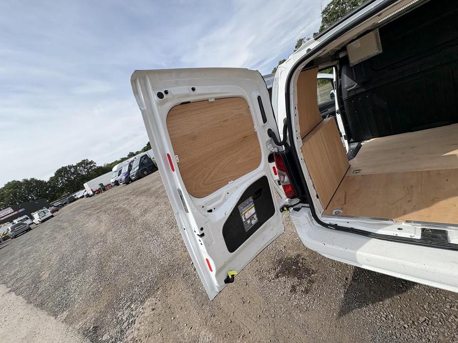 2019 Vauxhall Combo – Model: Combo 2000 Sportive S/S – VK69FXP