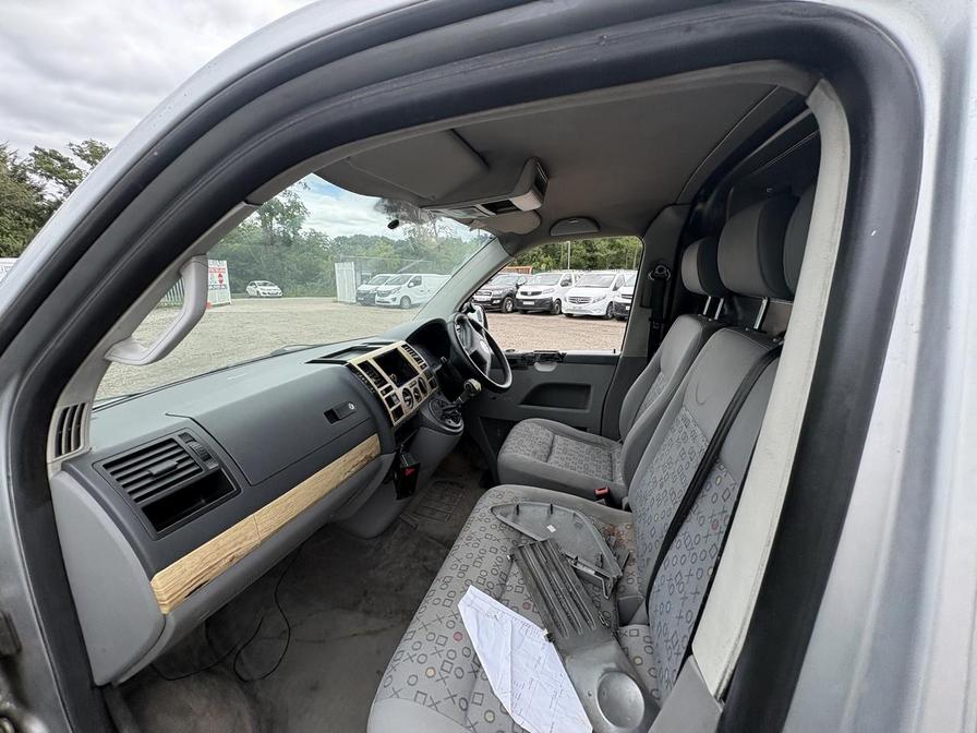 2006 Volkswagen Transporter – Model: Transporter T30 130 TDI SWB Automatic – WU06UJF