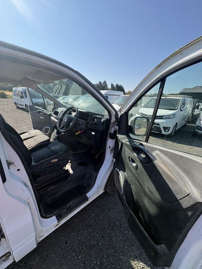 2015 Vauxhall Vivaro – Model: Vivaro 2900 Sportive Bi-T CDTi ecoFLEX S/S – DV65CBU