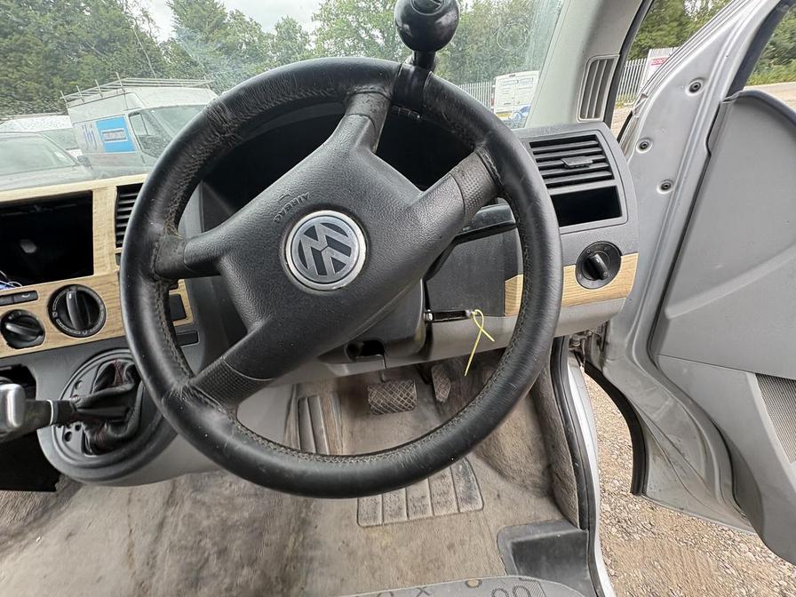 2006 Volkswagen Transporter – Model: Transporter T30 130 TDI SWB Automatic – WU06UJF