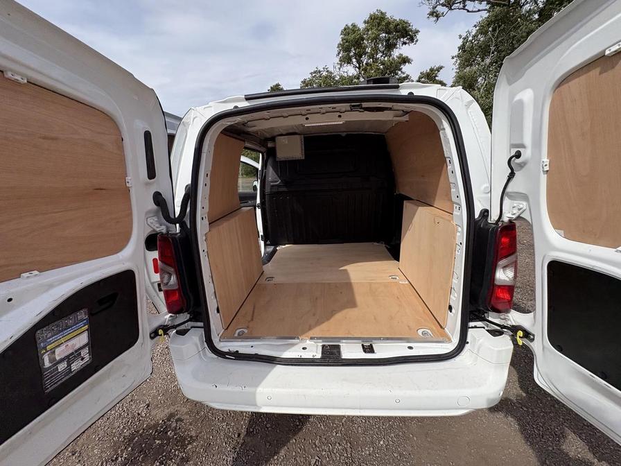 2019 Vauxhall Combo – Model: Combo 2000 Sportive S/S – VK69FXP