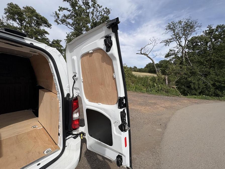 2019 Vauxhall Combo – Model: Combo 2000 Sportive S/S – VK69FXP