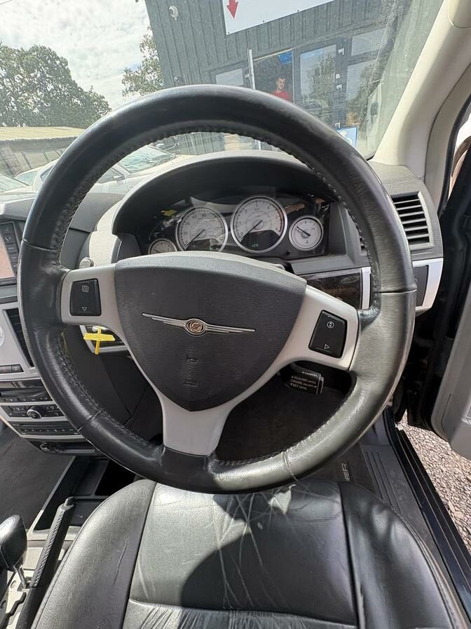 2010 Chrysler Voyager – Model: Grand Voyager Limited CRD Auto – RV60ZWB