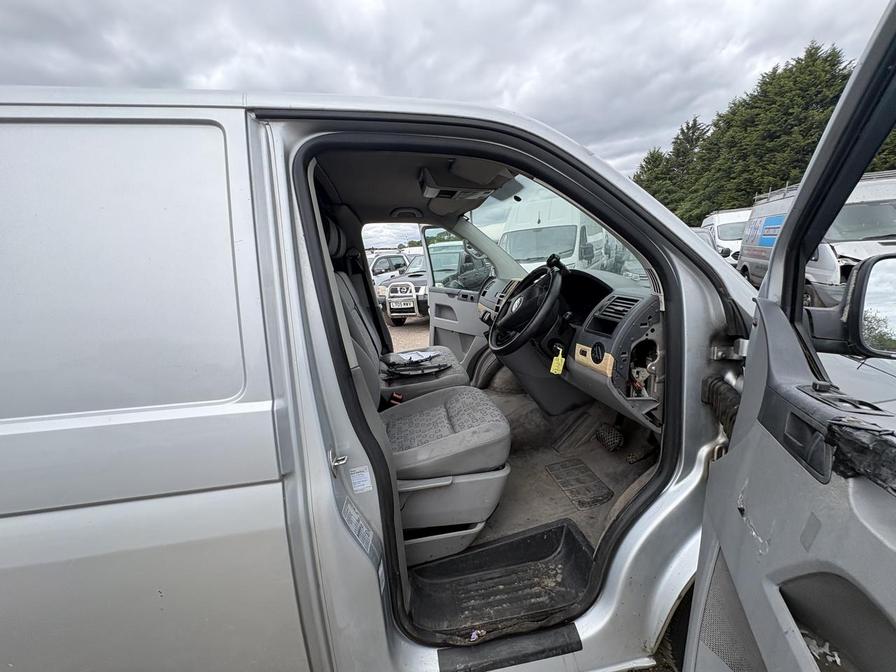 2006 Volkswagen Transporter – Model: Transporter T30 130 TDI SWB Automatic – WU06UJF