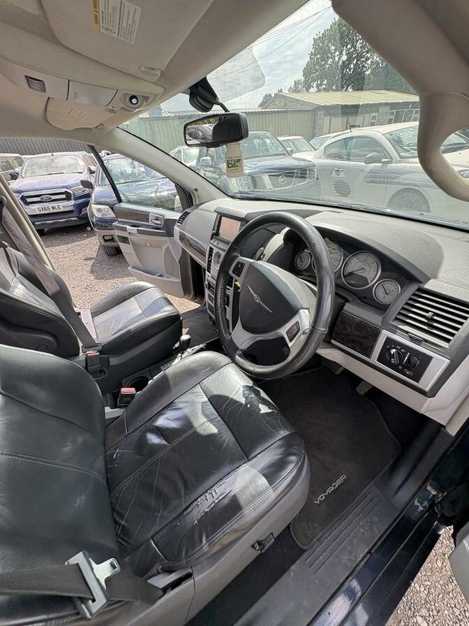 2010 Chrysler Voyager – Model: Grand Voyager Limited CRD Auto – RV60ZWB