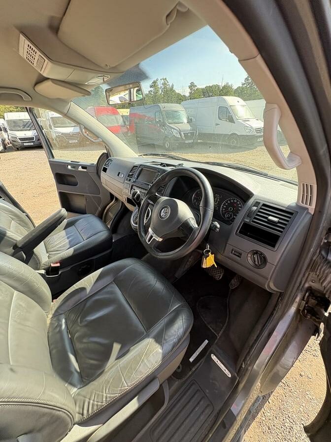 2010 Volkswagen Caravelle – Model: Caravelle SE TDI 180 Auto – BG10FEP