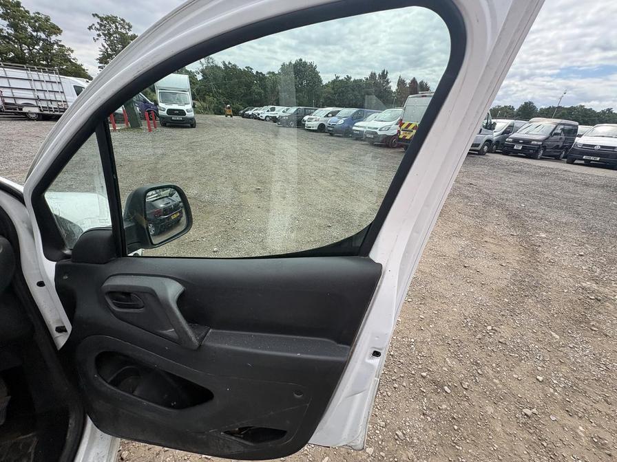 2017 Peugeot Partner – Model: Partner S L2 Blue HDi – MW17XEK