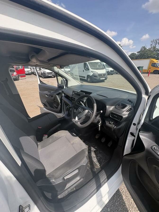 2019 Vauxhall Combo – Model: Combo 2300 Sportive S/S – DP69VYO