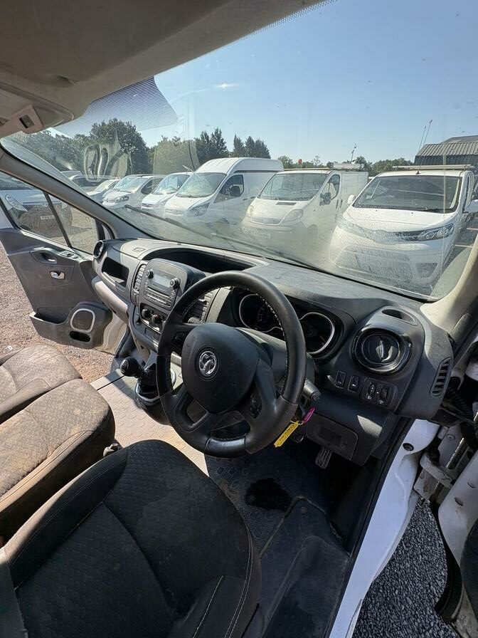 2015 Vauxhall Vivaro – Model: Vivaro 2900 Sportive Bi-T CDTi ecoFLEX S/S – DV65CBU