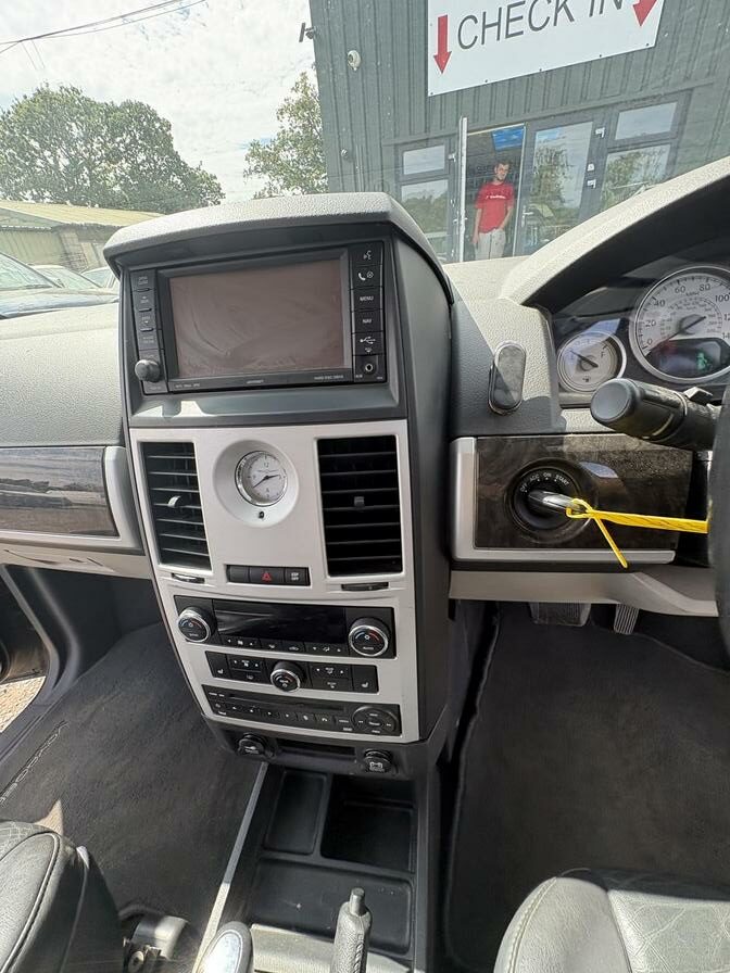 2010 Chrysler Voyager – Model: Grand Voyager Limited CRD Auto – RV60ZWB