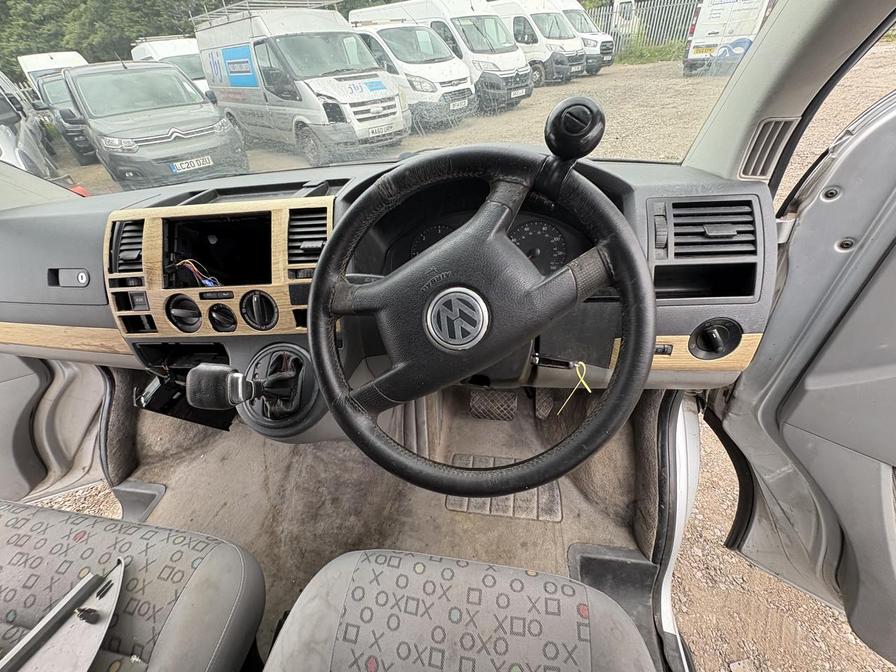 2006 Volkswagen Transporter – Model: Transporter T30 130 TDI SWB Automatic – WU06UJF