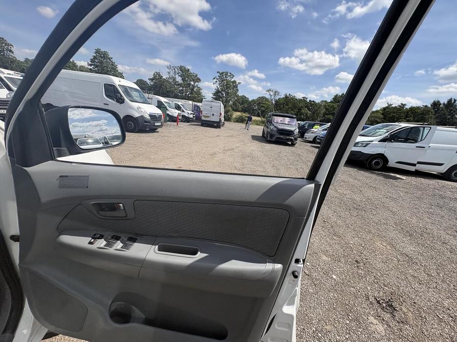 2011 Toyota Hilux – Model: HI-Luxury HL2 D-4D 4×4 Double Cab – FP11PLZ