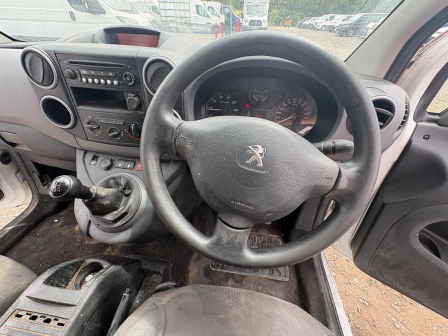 2017 Peugeot Partner – Model: Partner S L2 Blue HDi – MW17XEK