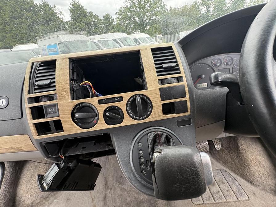 2006 Volkswagen Transporter – Model: Transporter T30 130 TDI SWB Automatic – WU06UJF