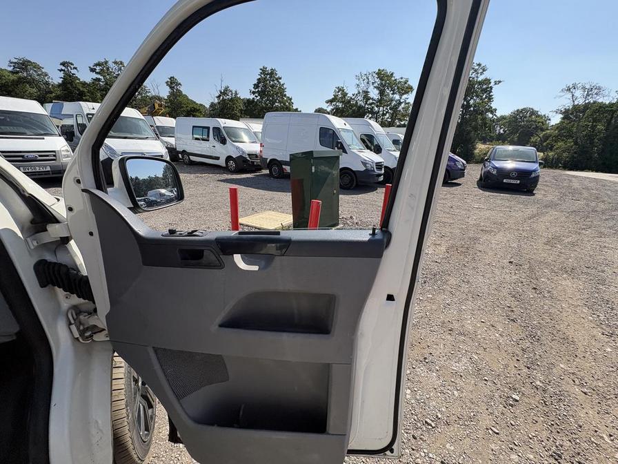 2005 Volkswagen Transporter – Model: Transporter T28 130 TDI – YX05NZE