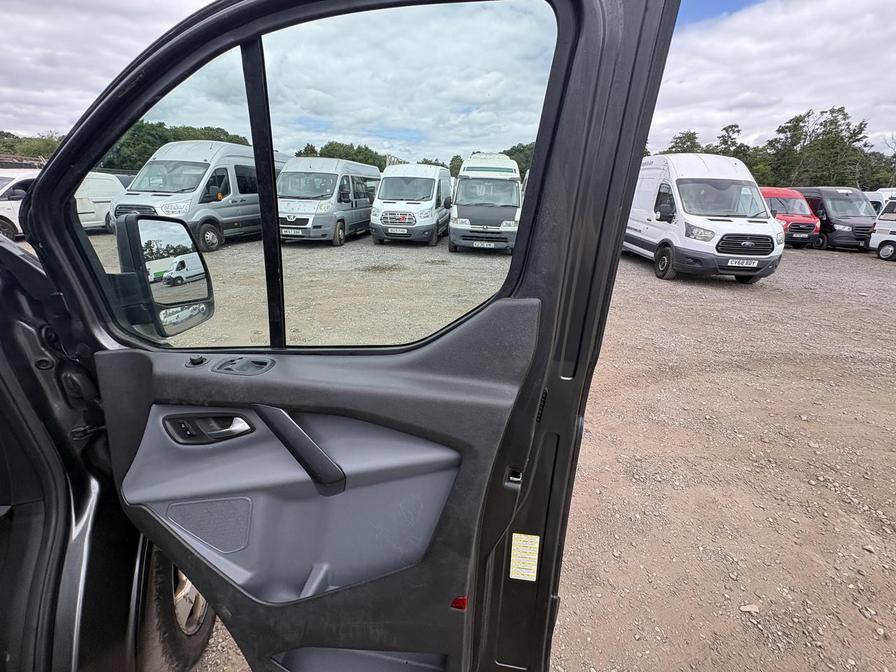 2015 Ford Transit Custom – Model: Transit Custom 290 Ltd E-Tech – OY65EUR