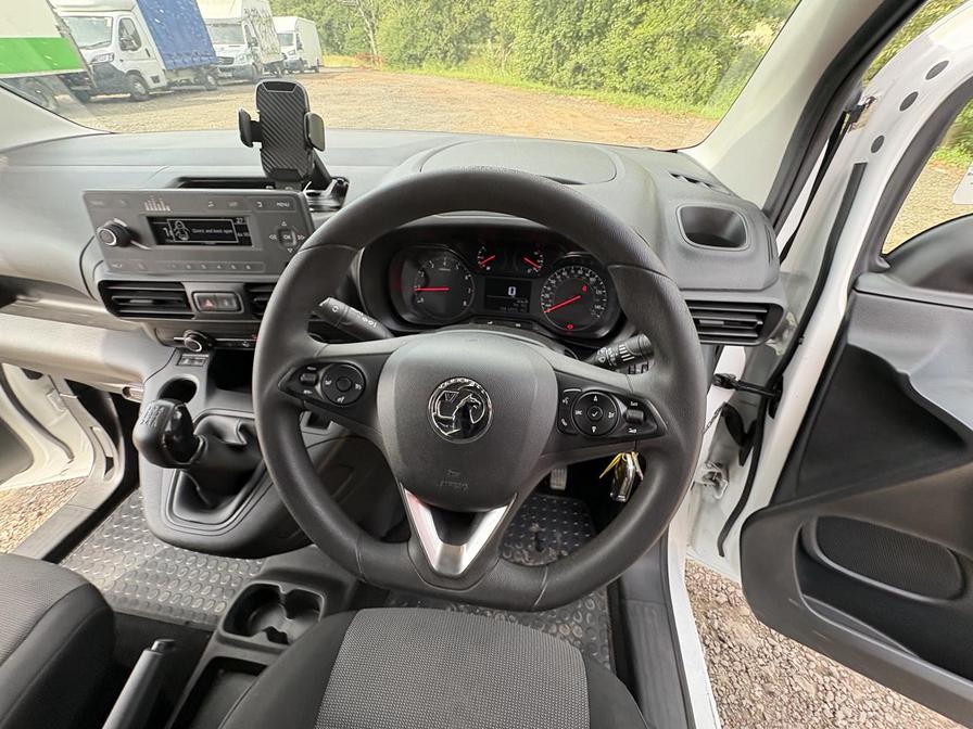 2019 Vauxhall Combo – Model: Combo 2000 Sportive S/S – VK69FXP
