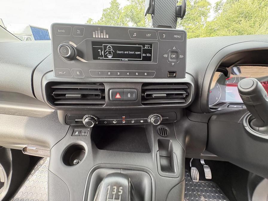 2019 Vauxhall Combo – Model: Combo 2000 Sportive S/S – VK69FXP