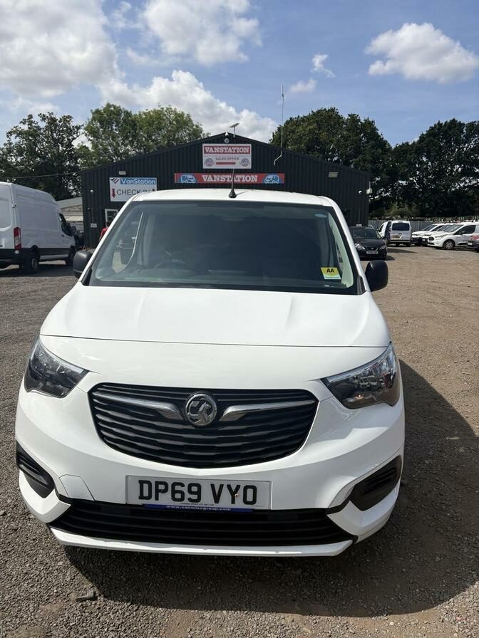 2019 Vauxhall Combo – Model: Combo 2300 Sportive S/S – DP69VYO