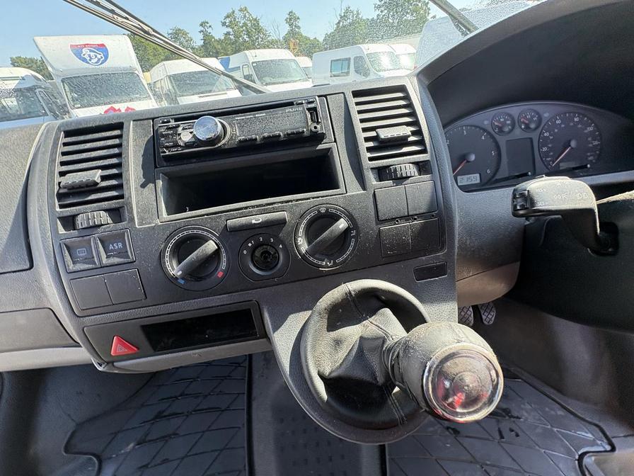 2005 Volkswagen Transporter – Model: Transporter T28 130 TDI – YX05NZE