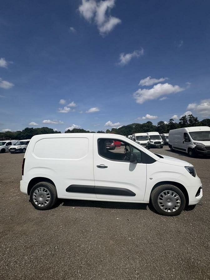 2019 Vauxhall Combo – Model: Combo 2300 Sportive S/S – DP69VYO