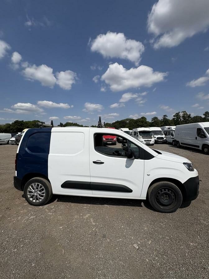 2021 Citroen Berlingo – Model: Berlingo 1000 Enterprise Professional Blue HDi – SM71KWK
