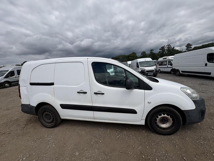 2017 Peugeot Partner – Model: Partner S L2 Blue HDi – MW17XEK