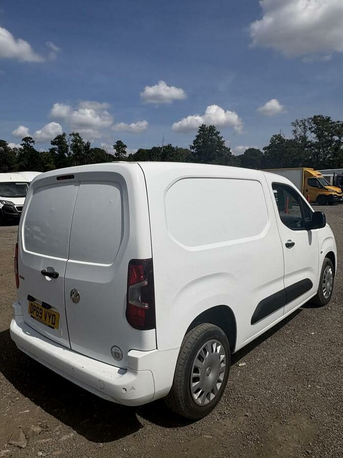 2019 Vauxhall Combo – Model: Combo 2300 Sportive S/S – DP69VYO