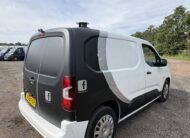 2019 Vauxhall Combo – Model: Combo 2000 Sportive S/S – VK69FXP
