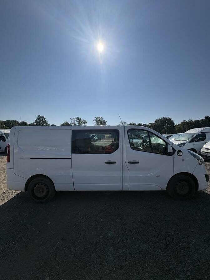 2015 Vauxhall Vivaro – Model: Vivaro 2900 Sportive Bi-T CDTi ecoFLEX S/S – DV65CBU