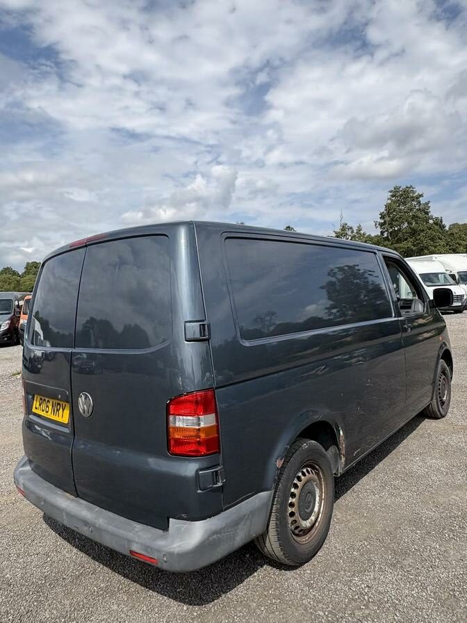 2006 Volkswagen Transporter – Model: Transporter T28 130 TDI – LR06NRY