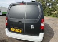 2019 Vauxhall Combo – Model: Combo 2000 Sportive S/S – VK69FXP