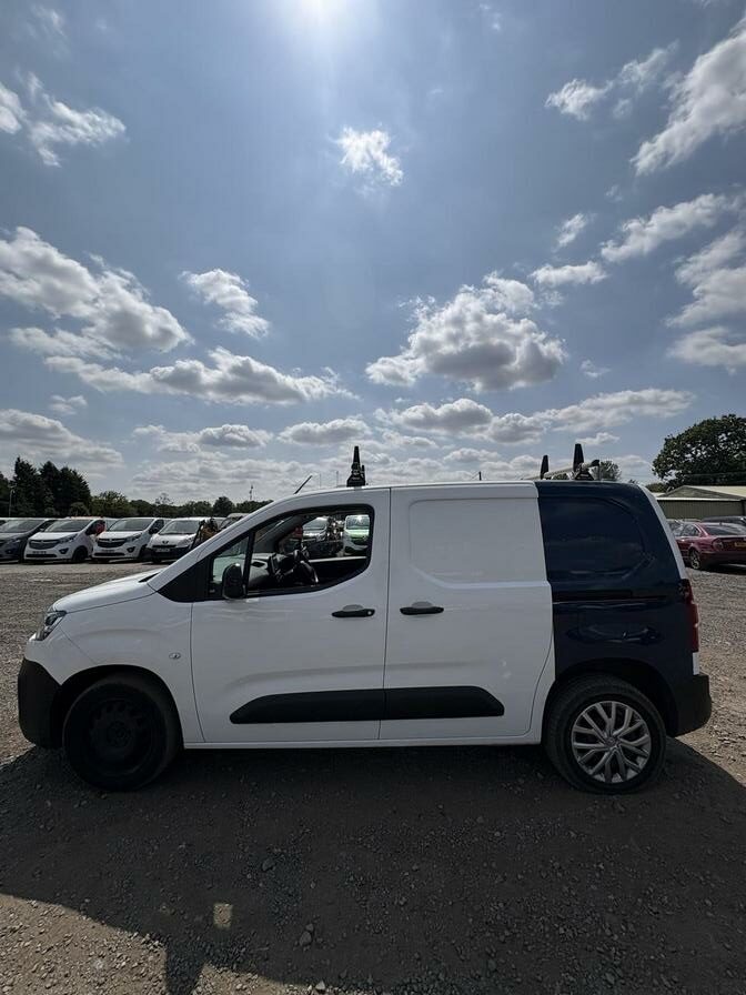 2021 Citroen Berlingo – Model: Berlingo 1000 Enterprise Professional Blue HDi – SM71KWK