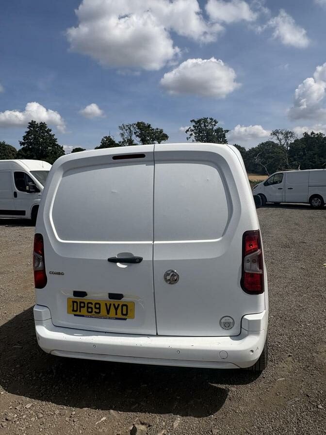 2019 Vauxhall Combo – Model: Combo 2300 Sportive S/S – DP69VYO