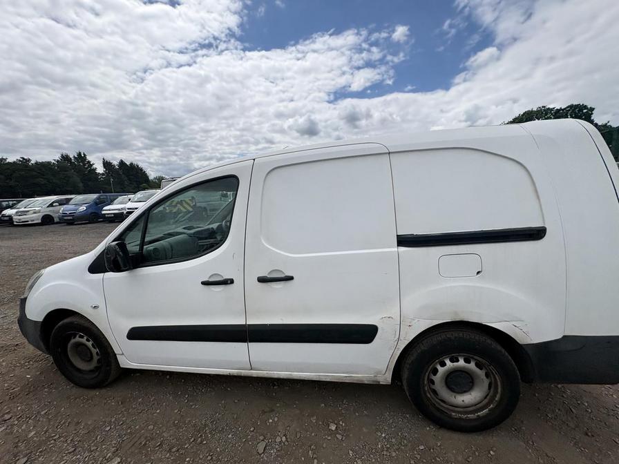 2017 Peugeot Partner – Model: Partner S L2 Blue HDi – MW17XEK