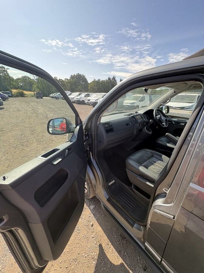 2010 Volkswagen Caravelle – Model: Caravelle SE TDI 180 Auto – BG10FEP