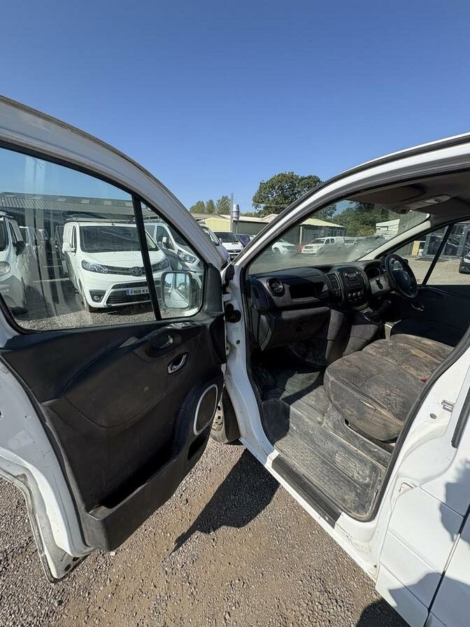 2015 Vauxhall Vivaro – Model: Vivaro 2900 Sportive Bi-T CDTi ecoFLEX S/S – DV65CBU