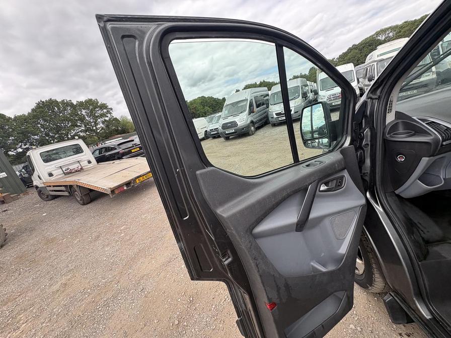 2015 Ford Transit Custom – Model: Transit Custom 290 Ltd E-Tech – OY65EUR