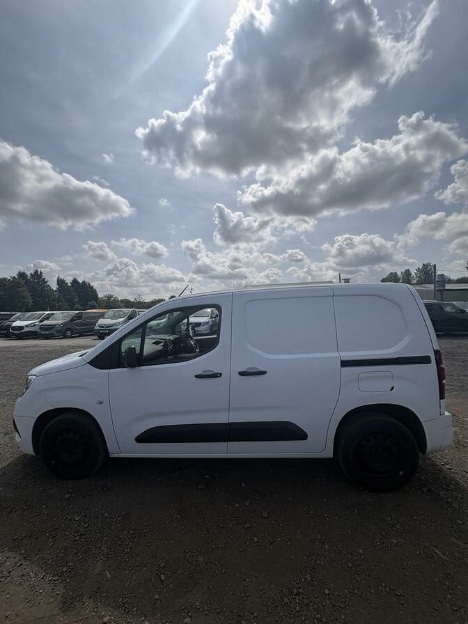 2019 Vauxhall Combo – Model: Combo 2300 Sportive S/S – DP69VYO