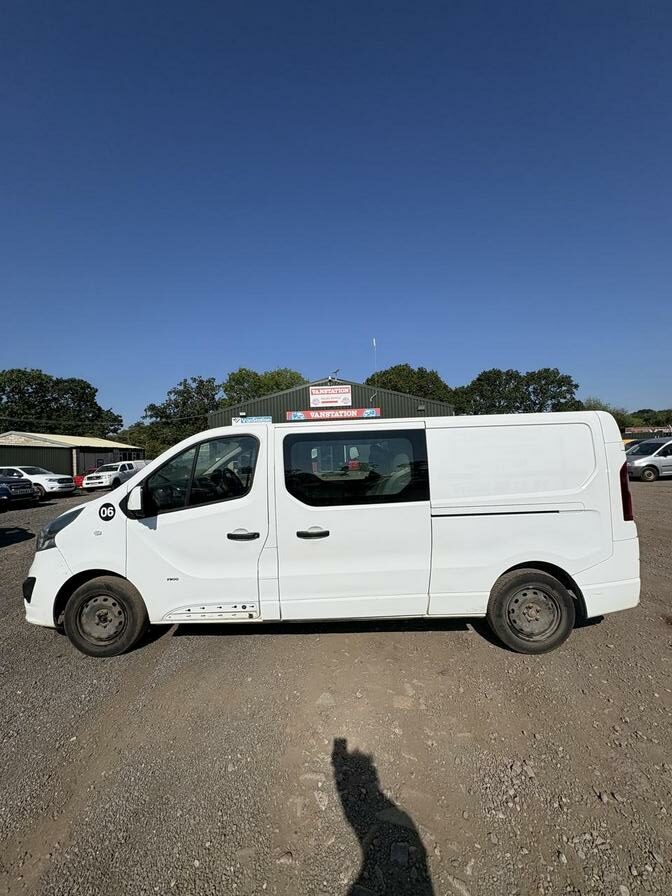 2015 Vauxhall Vivaro – Model: Vivaro 2900 Sportive Bi-T CDTi ecoFLEX S/S – DV65CBU