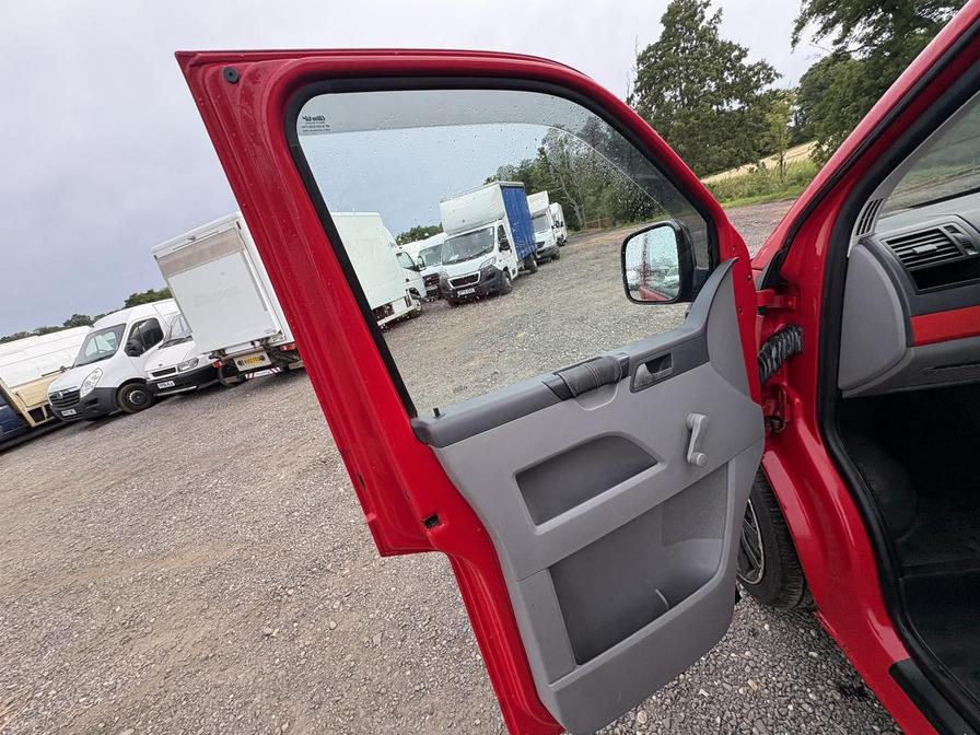 2005 Volkswagen Transporter – Model: Transporter T28 104 TDI – LR05YFB