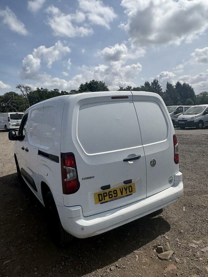 2019 Vauxhall Combo – Model: Combo 2300 Sportive S/S – DP69VYO