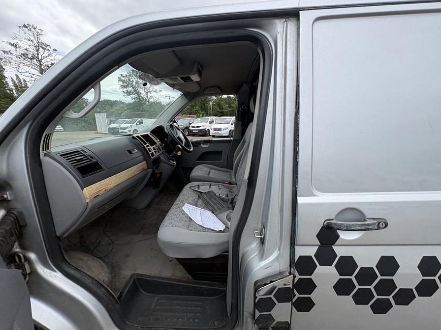 2006 Volkswagen Transporter – Model: Transporter T30 130 TDI SWB Automatic – WU06UJF
