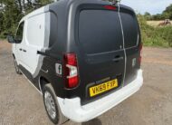 2019 Vauxhall Combo – Model: Combo 2000 Sportive S/S – VK69FXP