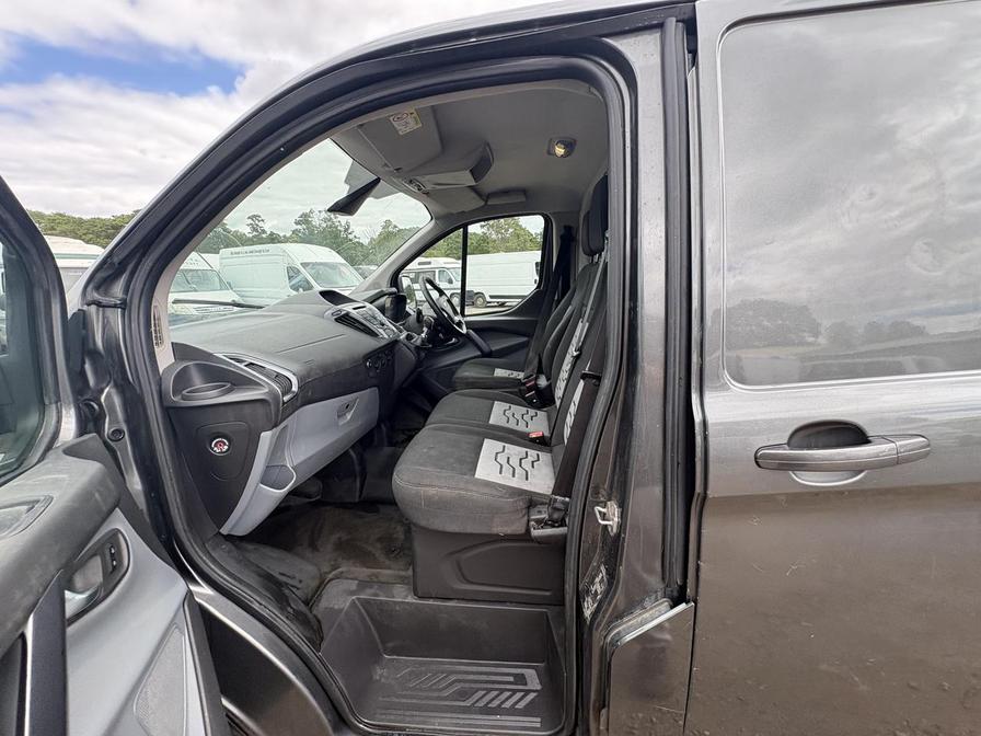 2015 Ford Transit Custom – Model: Transit Custom 290 Ltd E-Tech – OY65EUR